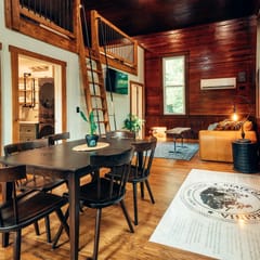 Corton Lodge - Riverview Private Riverfront Suite