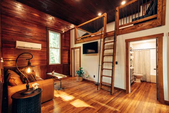 Entire Corton Lodge - Riverfront Group Retreat - Image 1