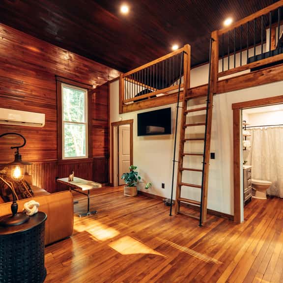 Entire Corton Lodge - Riverfront Group Retreat - Image 1