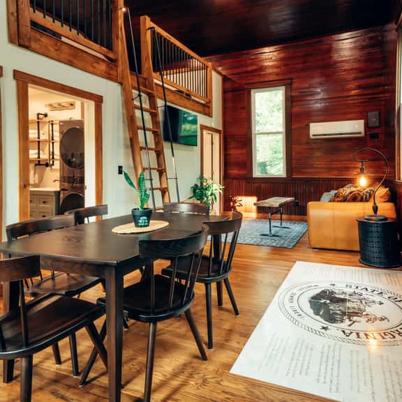 Corton Lodge - Riverview Private Riverfront Suite - Image 1